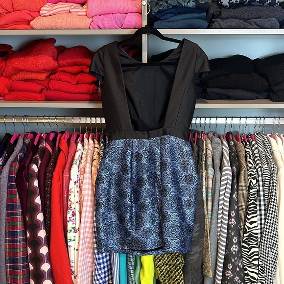 Tibi black and blue flowered print cap sleeve open back dress size 4 NWT - Picture 3 of 3